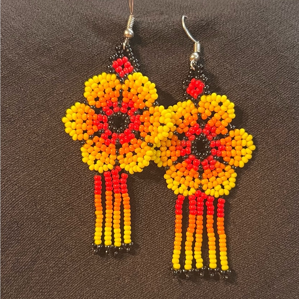 Flowe earrings - Picture 2 of 3